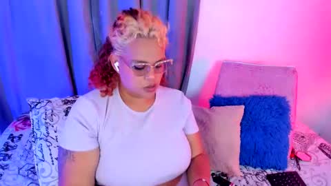 aleja      independent model       online show from 02/11/26, 12:04