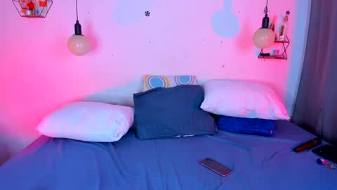 aleja      independent model       online show from 06/07/26, 12:48