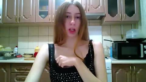 Snapshot of monica_tamayo chatting on 12/20/25, 10:06 Monica online show from 12/20/25, 10:06