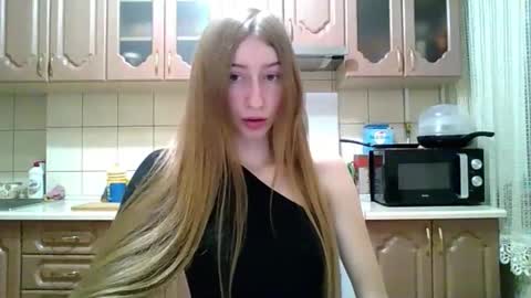 Snapshot of monica_tamayo chatting on 03/06/26, 10:17 Monica online show from 03/06/26, 10:17