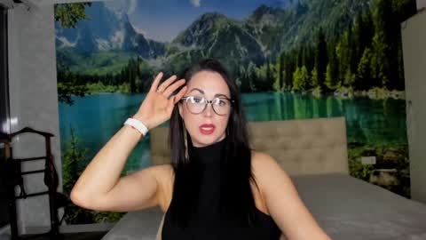 monica_weisss online show from 01/15/25, 09:41