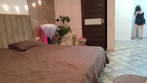 monica_weisss online show from 07/28/26, 10:31