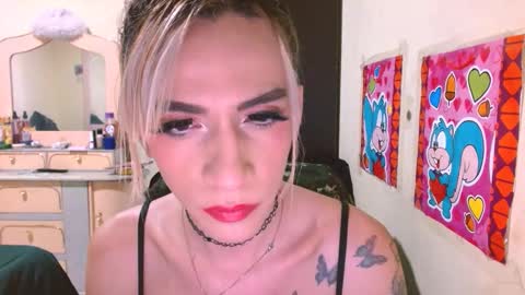 monicalimite123 online show from 11/25/25, 02:00