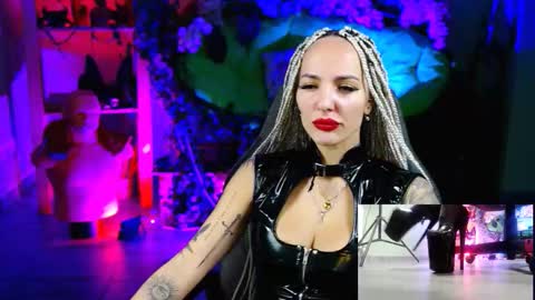 Snapshot of monicamaxwel chatting on 11/16/25, 10:32 Monika online show from 11/16/25, 10:32