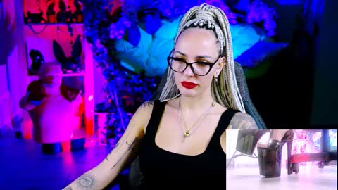 Snapshot of monicamaxwel chatting on 11/19/25, 10:59 Monika online show from 11/19/25, 10:59