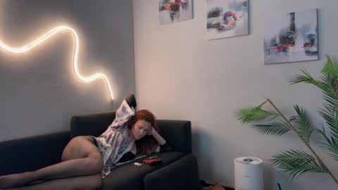 Snapshot of monicami chatting on 01/17/26, 10:42 Monica online show from 01/17/26, 10:42