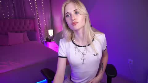 Snapshot of monicavelen chatting on 09/23/25, 09:34  Monica  online show from 09/23/25, 09:34