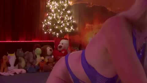 Monika    online show from 12/28/24, 02:11