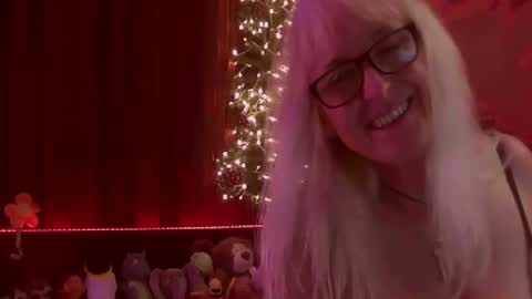 Monika    online show from 01/01/25, 12:43