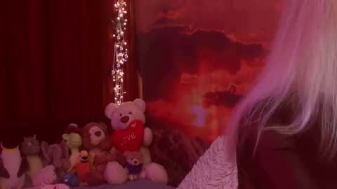 Snapshot of monicutex chatting on 12/21/25, 02:51 Monika online show from 12/21/25, 02:51