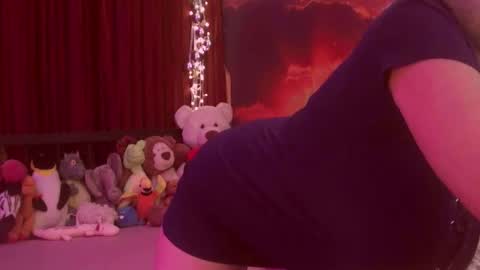 Snapshot of monicutex chatting on 12/22/25, 03:03 Monika online show from 12/22/25, 03:03