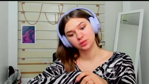 Monika online show from 02/04/25, 11:06