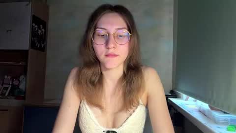 Mia online show from 06/09/26, 04:29