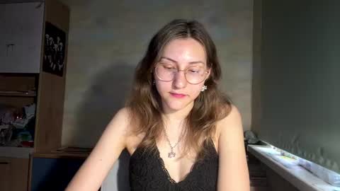 Mia online show from 06/15/26, 04:42