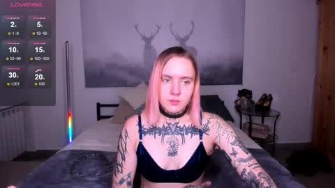 Snapshot of monikalowww chatting on 10/22/25, 10:15 monikalowww online show from 10/22/25, 10:15