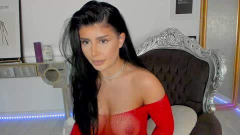 Snapshot of moniqueeass chatting on 01/04/25, 03:07 Alessia online show from 01/04/25, 03:07