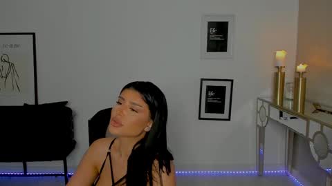Snapshot of moniqueeass chatting on 02/17/25, 09:52 Alessia online show from 02/17/25, 09:52