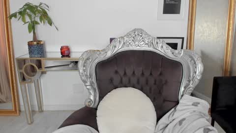 Snapshot of moniqueeass chatting on 09/24/25, 11:57 Alessia online show from 09/24/25, 11:57