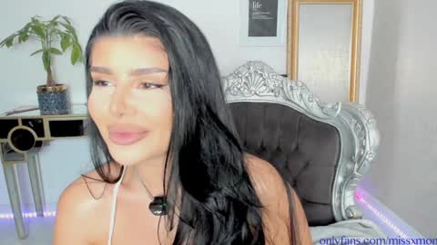 Snapshot of moniqueeass chatting on 10/03/25, 09:45 Alessia online show from 10/03/25, 09:45