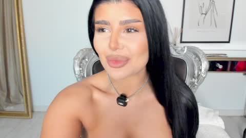 Snapshot of moniqueeass chatting on 02/11/26, 08:58 Alessia online show from 02/11/26, 08:58