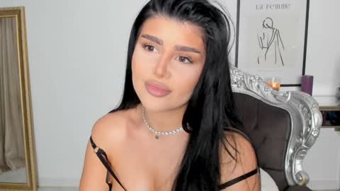 Snapshot of moniqueeass chatting on 02/17/26, 08:59 Alessia online show from 02/17/26, 08:59