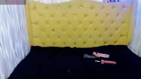 Snapshot of moniquehick chatting on 01/21/25, 04:05 Monica online show from 01/21/25, 04:05