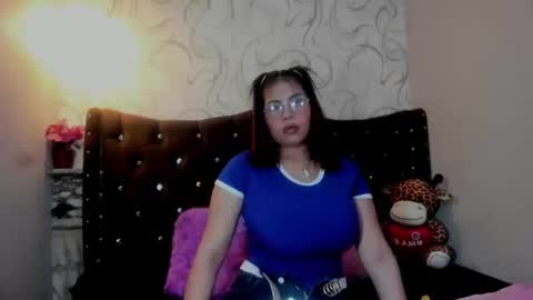 Snapshot of moniquehick chatting on 10/15/25, 03:23 Monica online show from 10/15/25, 03:23