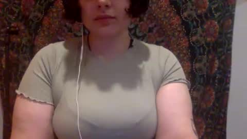 Snapshot of moniqueisalovergirl chatting on 05/19/26, 01:44 moniqueisalovergirl online show from 05/19/26, 01:44