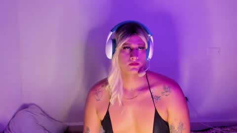 Snapshot of monojuan06 chatting on 03/07/25, 08:00 veronika ind online show from 03/07/25, 08:00