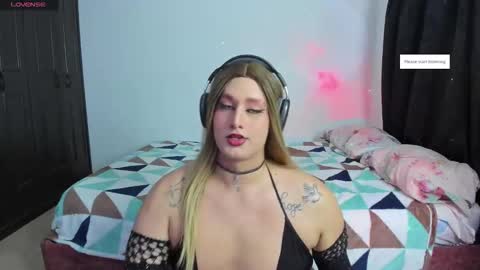 Snapshot of monojuan06 chatting on 11/13/25, 12:15 veronika ind online show from 11/13/25, 12:15