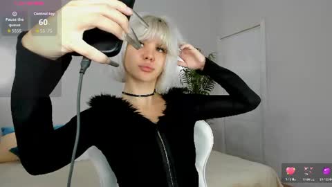 Snapshot of monro_doll chatting on 07/19/26, 09:24 MONRO online show from 07/19/26, 09:24