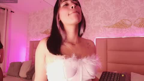 Snapshot of monserrat_towers chatting on 03/19/26, 01:59 Adriana online show from 03/19/26, 01:59