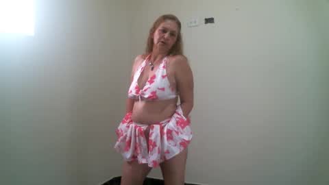 Snapshot of monserratsweet6 chatting on 09/16/25, 10:22 monserratsweet6 online show from 09/16/25, 10:22