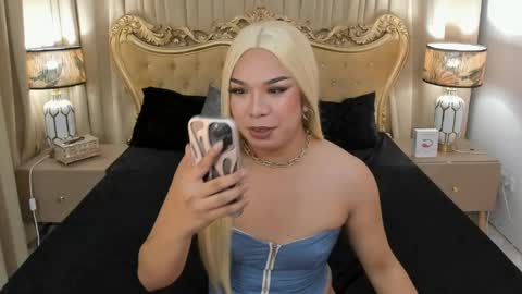 Snapshot of monstercock_olivia chatting on 05/16/26, 04:42 OliviaRoxy online show from 05/16/26, 04:42