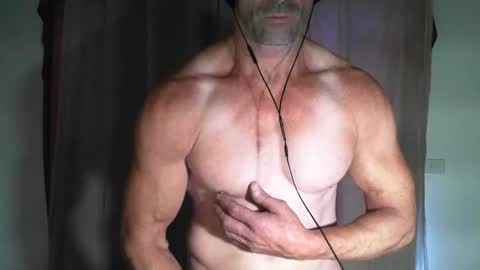 Snapshot of monsterdildos chatting on 11/22/25, 08:35 monsterdildos online show from 11/22/25, 08:35