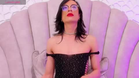 Snapshot of monsterhole91 chatting on 12/17/24, 07:59 Linda Darling online show from 12/17/24, 07:59