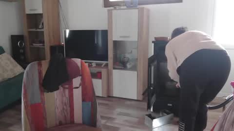 Monse online show from 02/12/25, 08:27