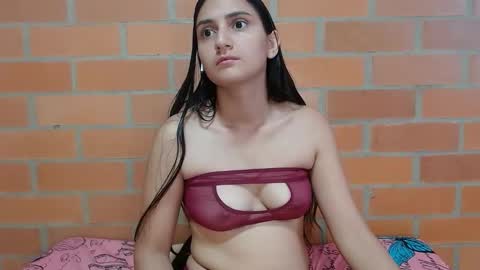 Snapshot of montserrat_jay chatting on 11/16/25, 02:55 Luisa online show from 11/16/25, 02:55