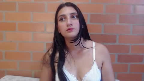 Snapshot of montserrat_jay chatting on 03/19/26, 03:05 Luisa online show from 03/19/26, 03:05