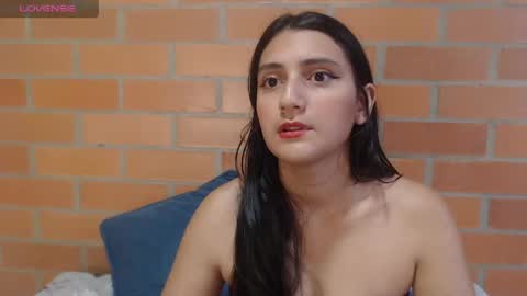 Snapshot of montserrat_jay chatting on 04/17/26, 02:53 Luisa online show from 04/17/26, 02:53