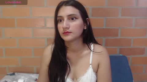 Snapshot of montserrat_jay chatting on 04/18/26, 03:05 Luisa online show from 04/18/26, 03:05
