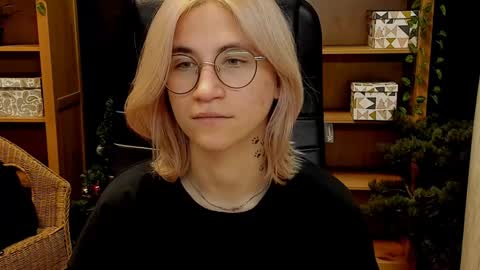 Katrin online show from 12/12/24, 03:37