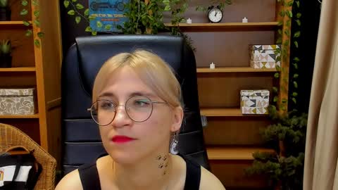 Katrin online show from 12/19/24, 03:18