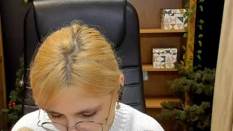 Katrin online show from 12/26/24, 12:25