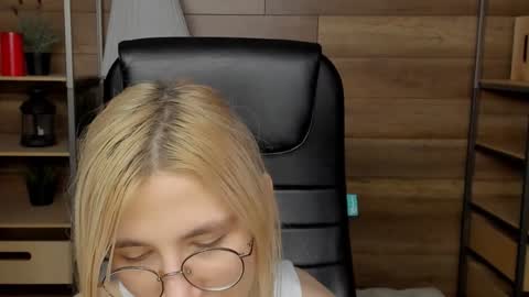 Katrin online show from 12/28/24, 05:14