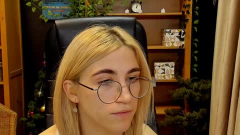 Katrin online show from 12/31/24, 03:34