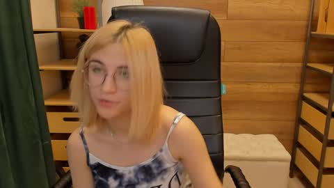 Katrin online show from 01/09/25, 03:36