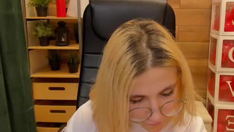 Katrin online show from 02/21/25, 03:23