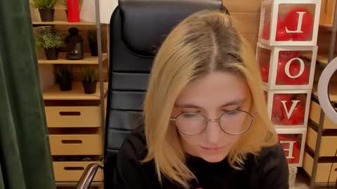 Katrin online show from 02/28/25, 04:10