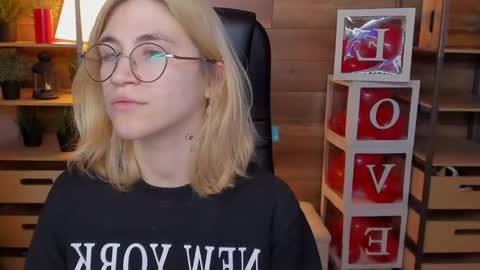 Katrin online show from 03/06/25, 08:59